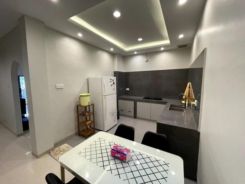 Hazel Home ( Full House,4 Bedroom for 6-8 Person ) Vacation rental in Riau Islands, Indonesia