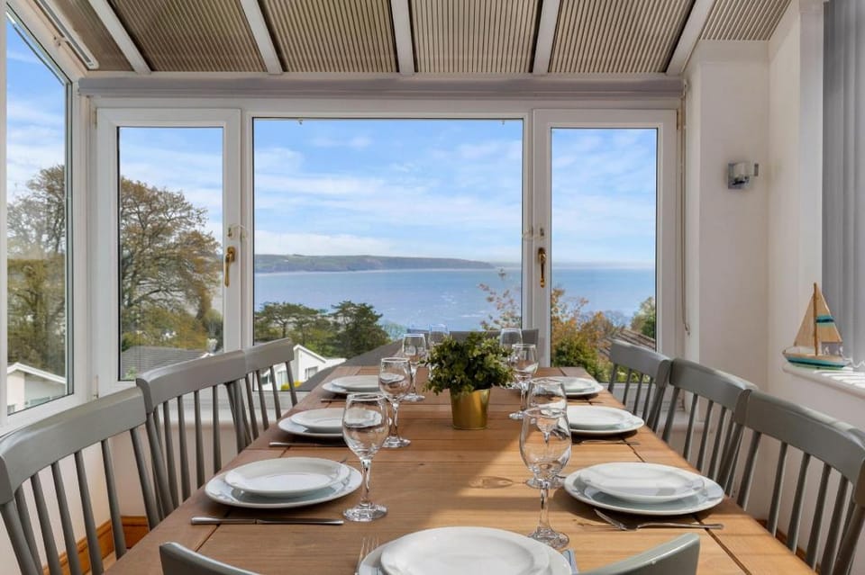 Glen View - Panoramic Sea Views Apartment in Saundersfoot