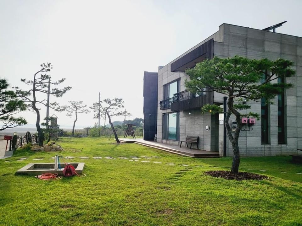 Daebudo Grace Ocean View Private House Bed and Breakfast in Gyeonggi-do