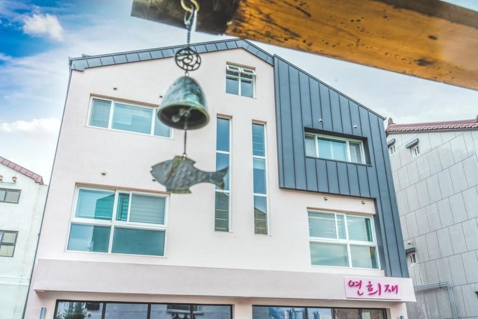 Yeonhuijae Pool Villa Private Beomeo Branch Bed and Breakfast in Busan