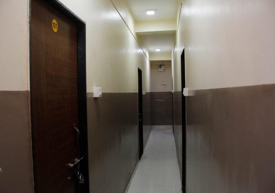 Shree Radha Govind Bhakt Niwas Hotel in Karnataka
