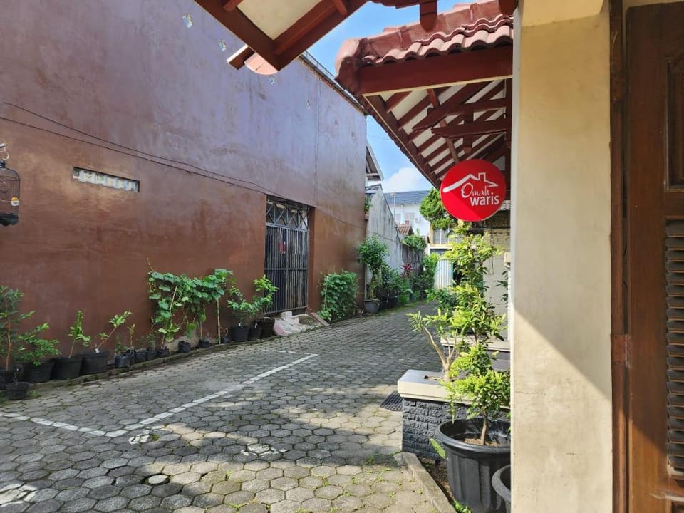 Guest House Omah Waris Vacation rental in Special Region of Yogyakarta