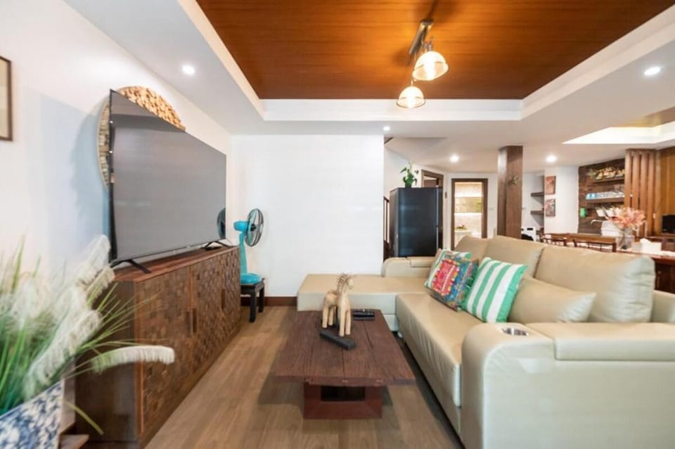 MIQ Rama9 _Villa 3Br in City/Jodd fair/MRT/65”TV Vacation rental in Bangkok