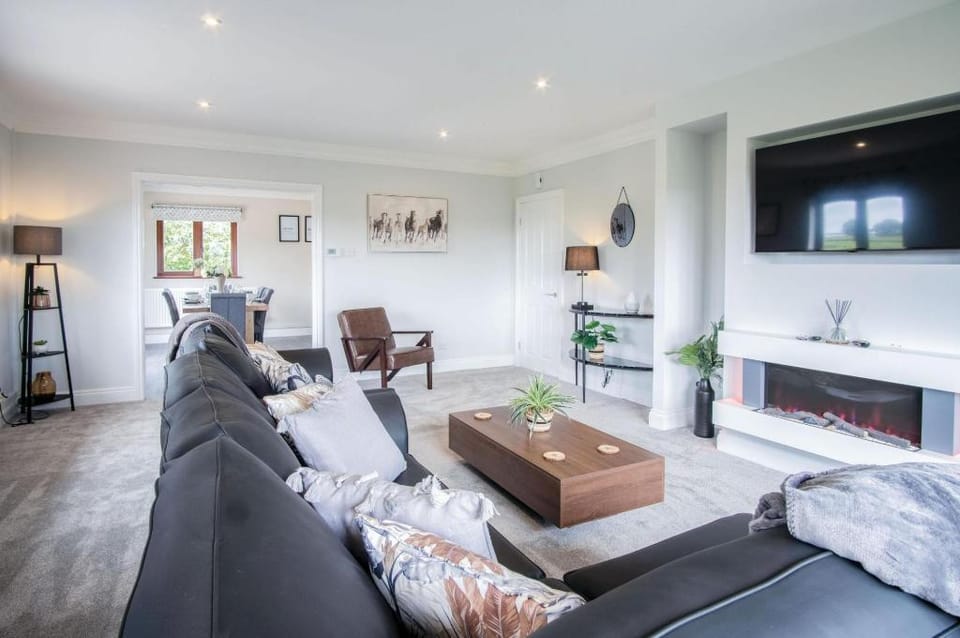 Springfield Lodge - 3 Bedroom Home - Princes Gate Apartment in Amroth