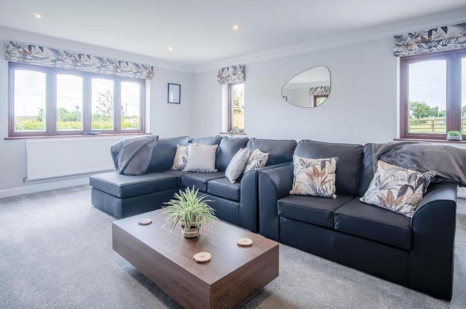 Springfield Lodge - 3 Bedroom Home - Princes Gate Apartment in Amroth