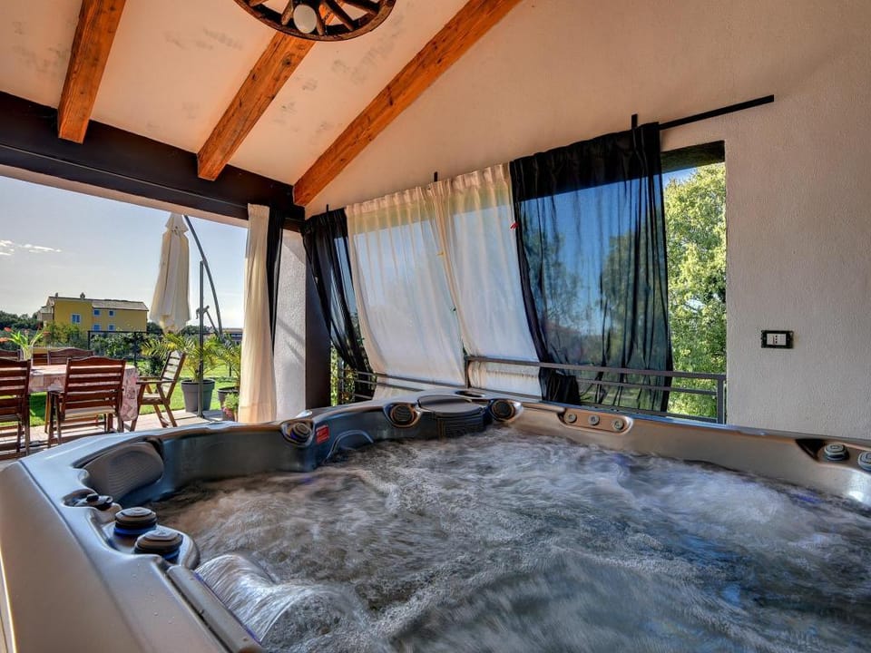 Villa in Rovinj with Pool & Bubble Bath Villa in Rovinj