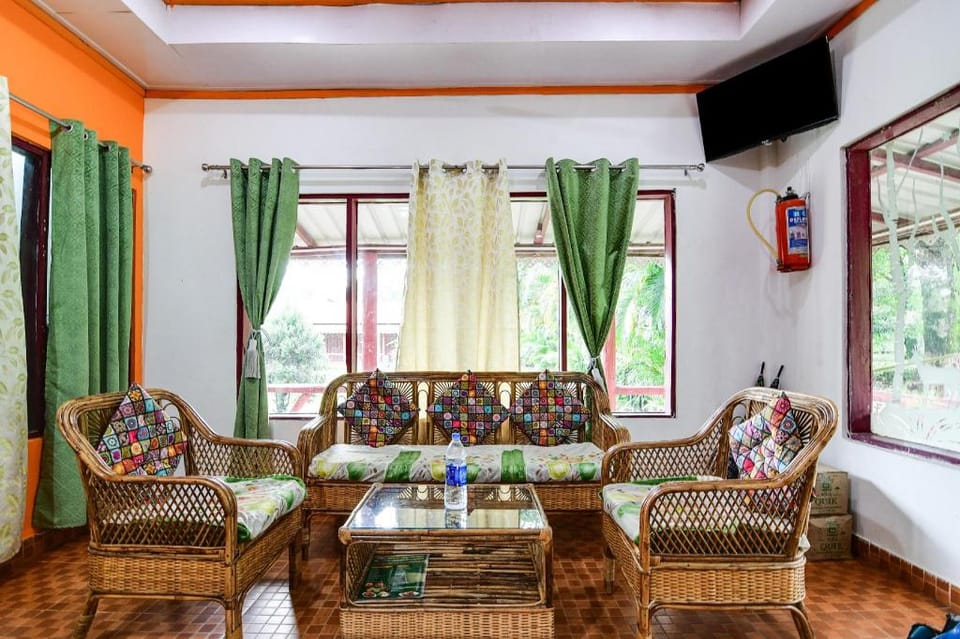 Townhouse OAK Gorumara Jungle Resort Hotel in West Bengal