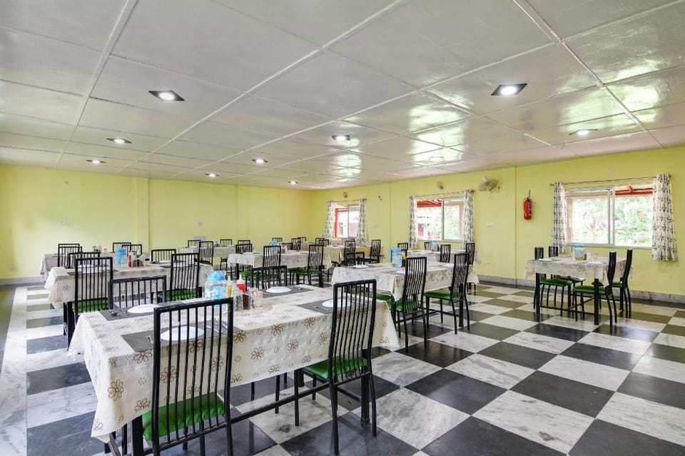 Townhouse OAK Gorumara Jungle Resort Hotel in West Bengal