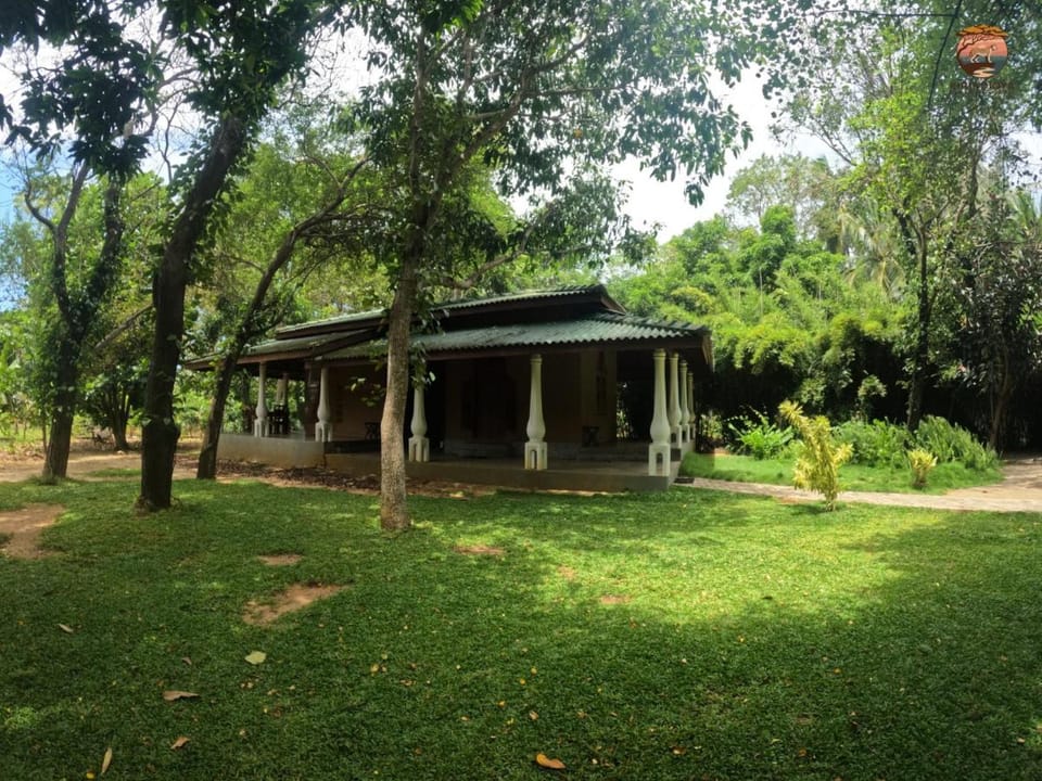 Kirindioya Village Safari Lodge Hotel in Southern Province