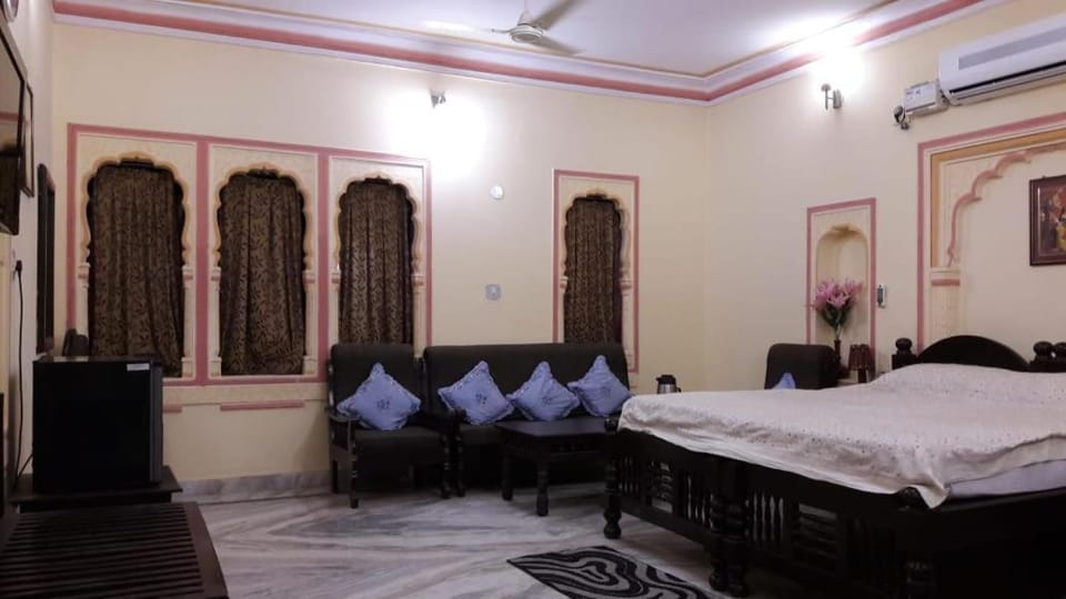 Palace Fresco Hotel in Haryana