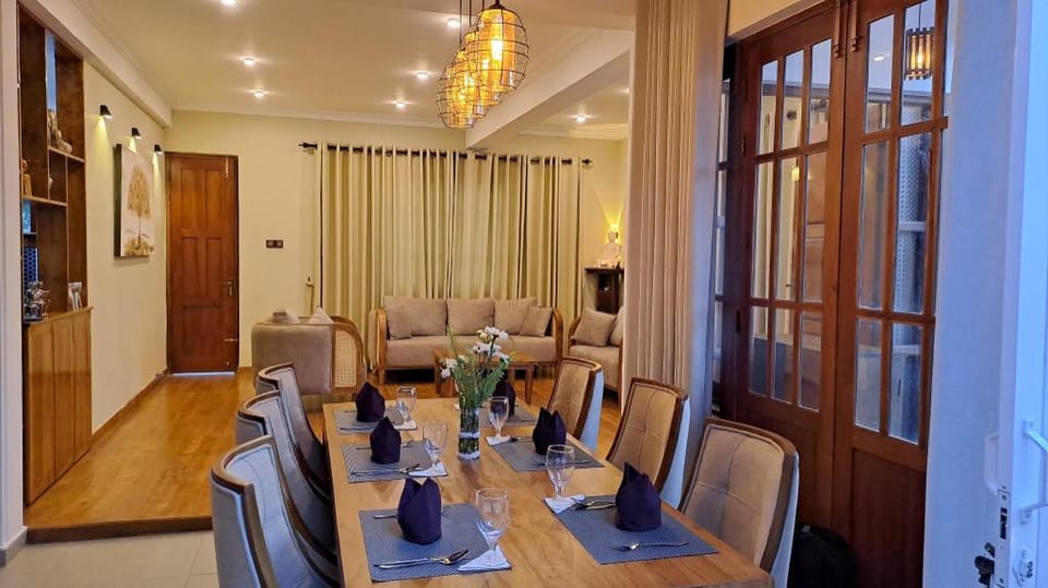 Golden Shower Inn Hotel in Kandy