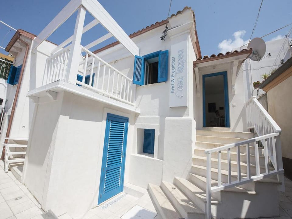 Double room, air conditioning, bathroom, in the center n6752 Hotel in Tropea