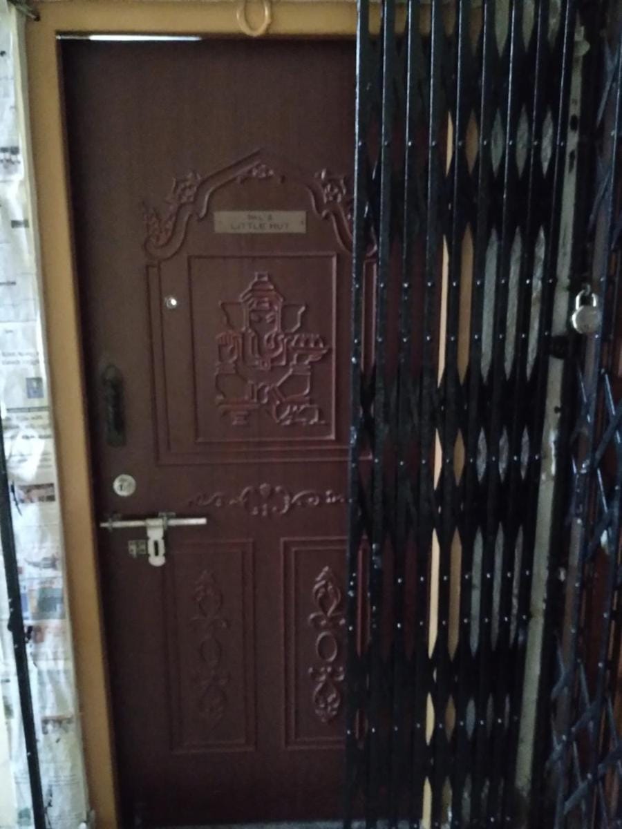 Homely 2BHK Flat in Dhakuria, South Kol for family Apartment in Kolkata