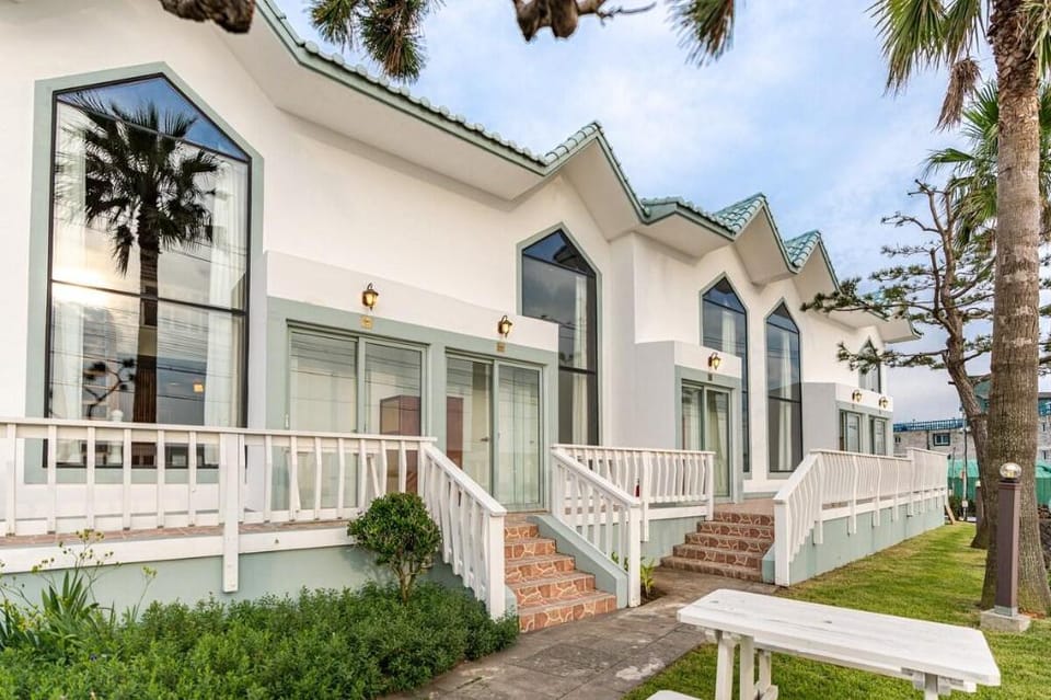 G#1 Aewol Coastal Road Full Ocean View Spa Pool Sunset View Jeju Emotional Accommodation Vacation rental in South Korea
