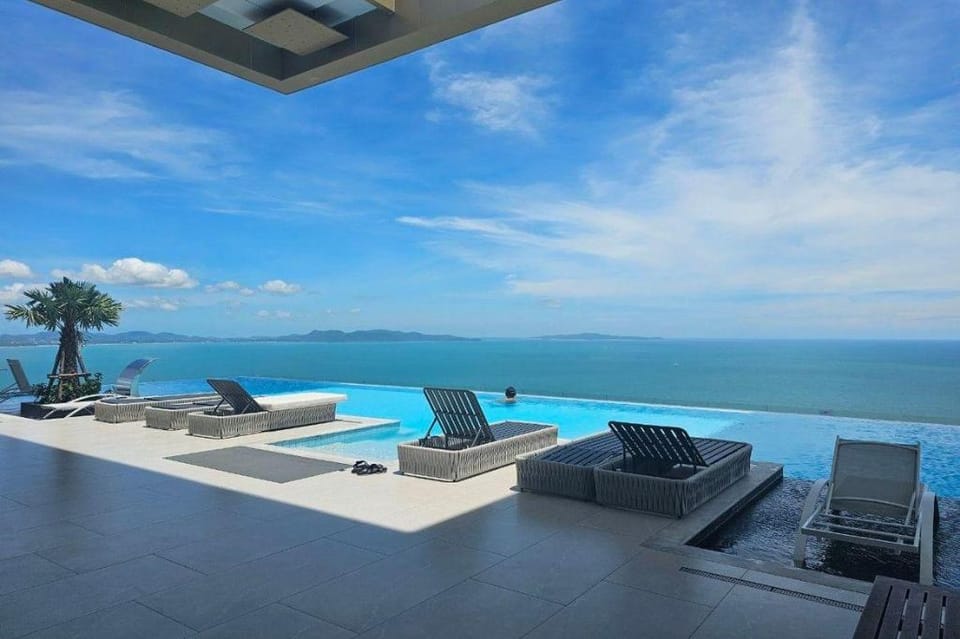 Luxury Sea View Room/Beach Front Luxury 40th Flr Apartment in Pattaya City