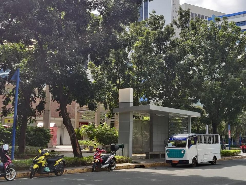 Studio Unit at the center of Alabang Apartment in Muntinlupa