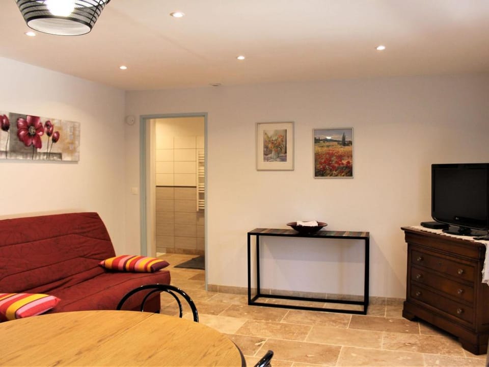 Modern gite with pool on large property of owner, 1 km from Provencal village Vacation rental in Provence-Alpes-Côte d'Azur