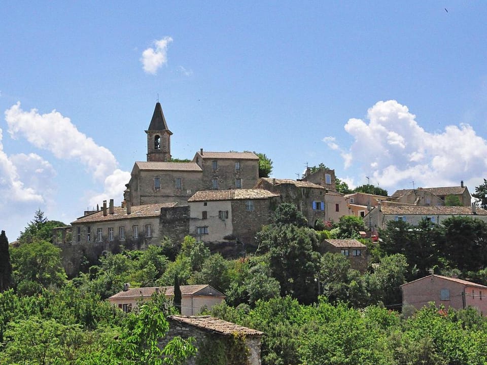 Modern gite with pool on large property of owner, 1 km from Provencal village Vacation rental in Provence-Alpes-Côte d'Azur