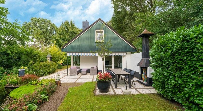 Holiday Home in Reutum with Pond and Trails Vacation rental in Overijssel (province)