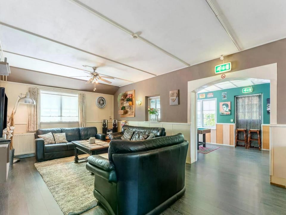 Group Home in Giethoorn with Waterside Terrace Vacation rental in Giethoorn