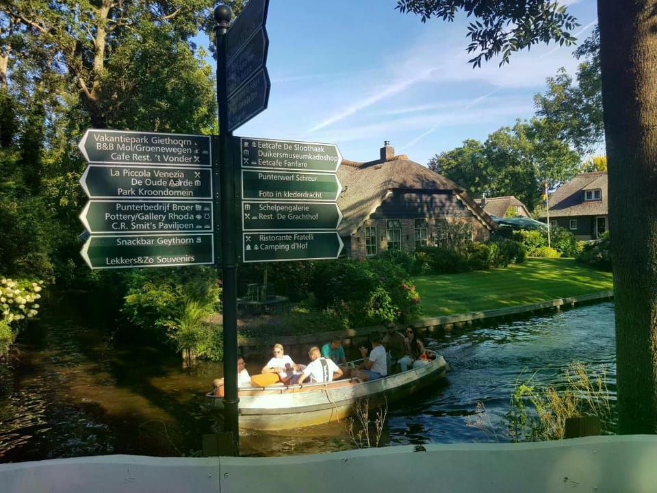 Group Home in Giethoorn with Waterside Terrace Vacation rental in Giethoorn