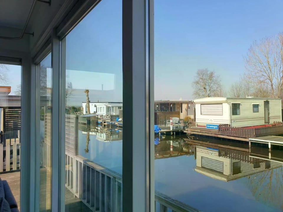 Splendid Chalet in Bantega with a jettty Vacation rental in Flevoland, Netherlands