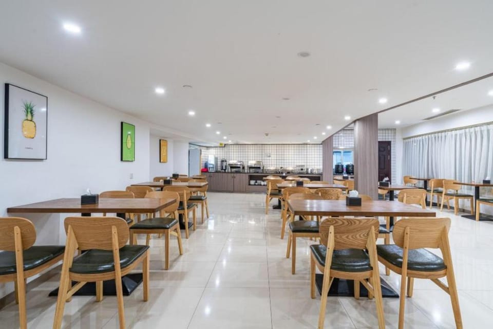 Chongqing Jiefangbei Hongyadong Fuyue Rezen Hotel Hotel in China