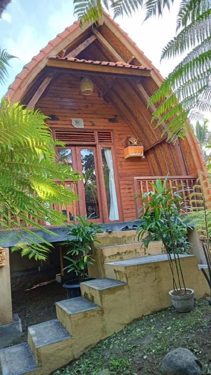 Dewandaru Flora Healing and Organic Villa in Marga