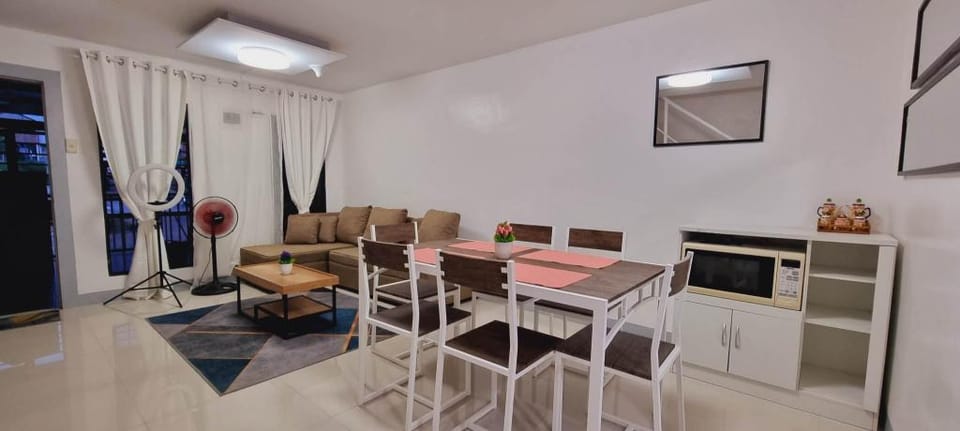 Simple Townhouse near Clark Airport & Aqua Planet Vacation rental in Angeles