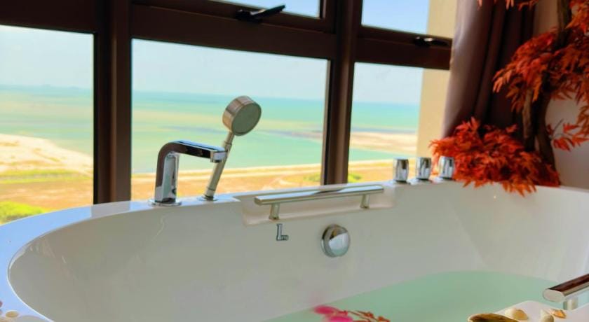 SeaView PoolView CityView BaliResidence Video game 5minJonker Vacation rental in Malacca