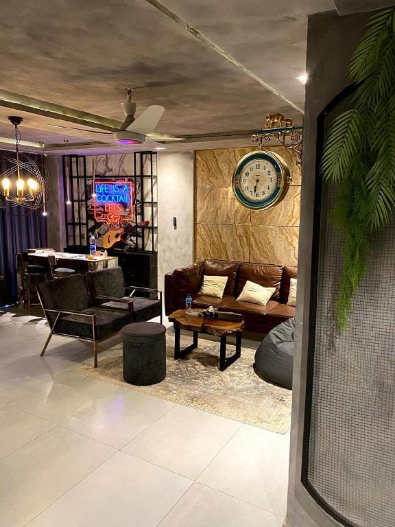 Penthouse 2 bedroom, entire top floor privacy. Apartment in Lahore