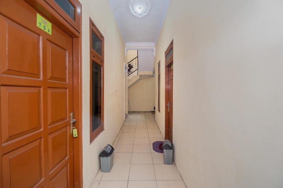RedDoorz Syariah @ Danau Maninjau Sawojajar Hotel in East Java