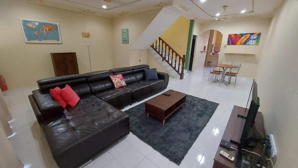 HomeSweetHome 4Rooms3Toilets FullyAircond Vacation rental in Malaysia