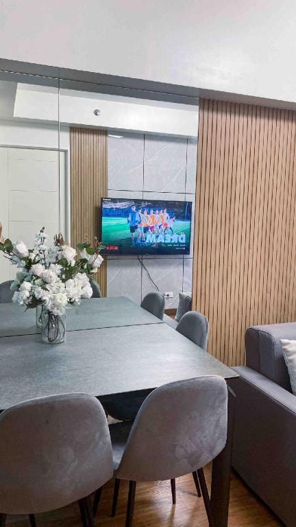 Prisma Residences 10mins to BGC  w/ Parking Apartment in Pasig