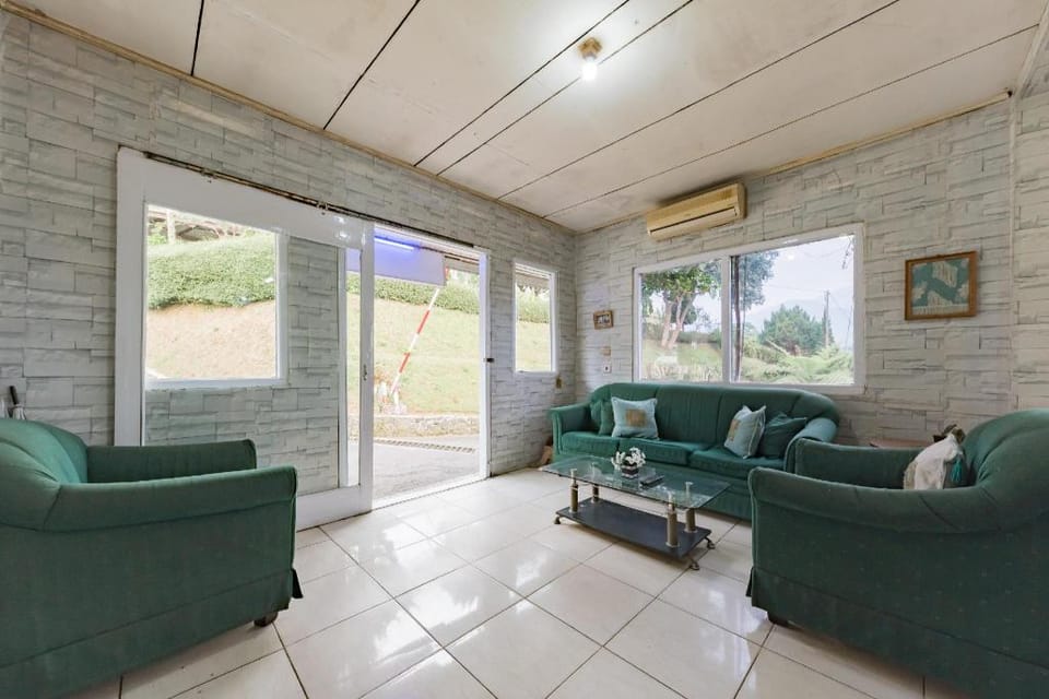 Urbanview Resort Anty Cisarua Tugu Puncak by RedDoorz Hotel in Cisarua