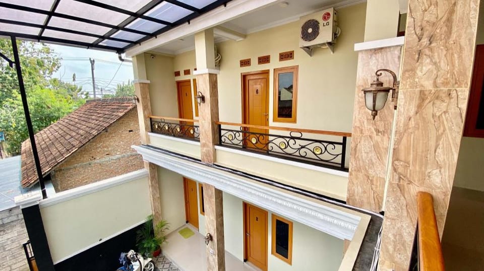 MADINA GUEST HOUSE Syariah near Gembira Loka Zoo Yogyakarta Mitra RedDoorz Hotel in Yogyakarta
