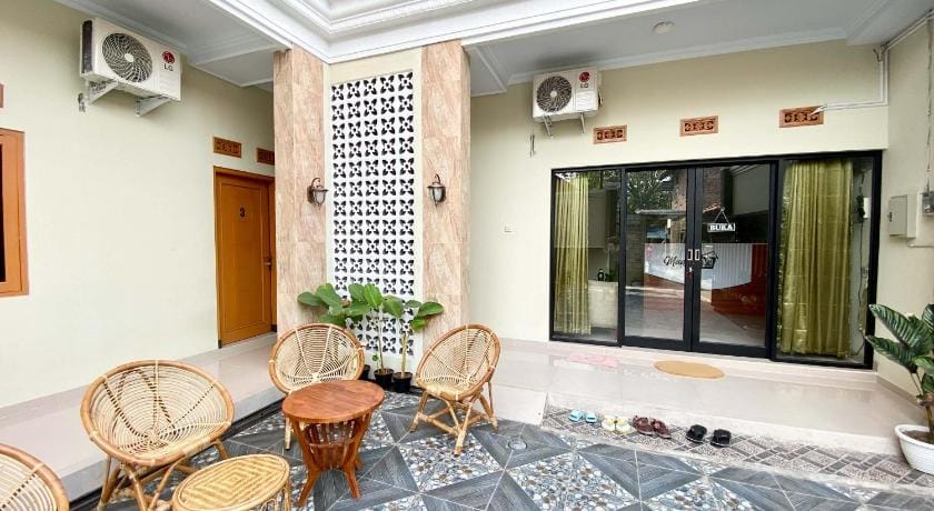 MADINA GUEST HOUSE Syariah near Gembira Loka Zoo Yogyakarta Mitra RedDoorz Hotel in Yogyakarta