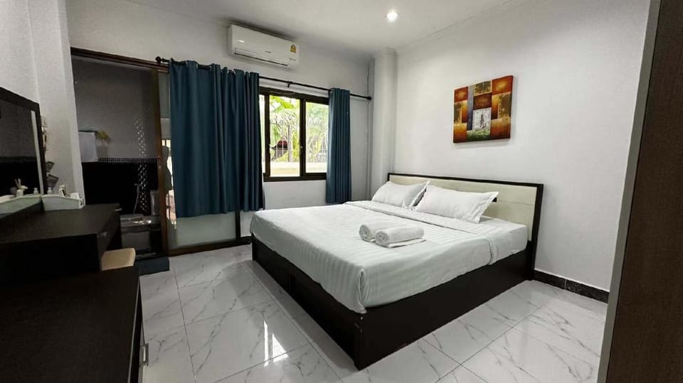 jomtien beach性价比超高三居室别墅，泳池家庭度假首选 Villa in Pattaya City