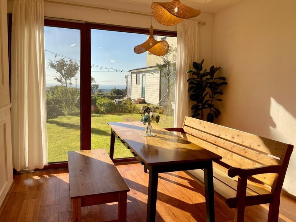 B#1 Aewol Jungsangan Retro Style Accommodation Could Not Be Better Villa in South Korea