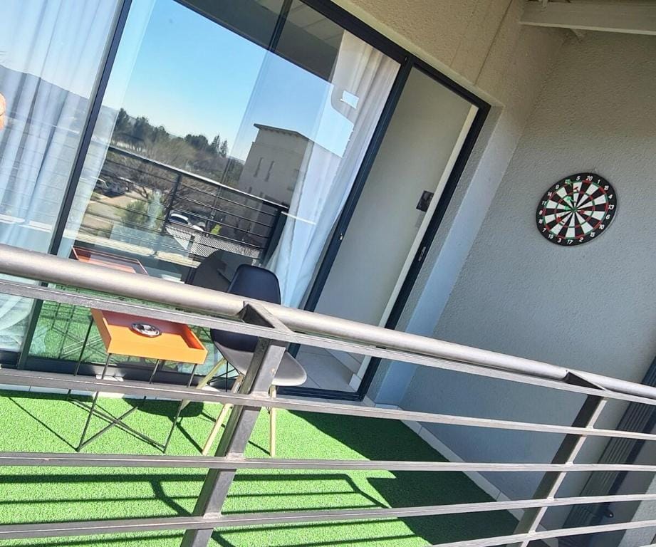The Blue Apollo-Luxury Apartment- No Load Shedding Apartment in Sandton