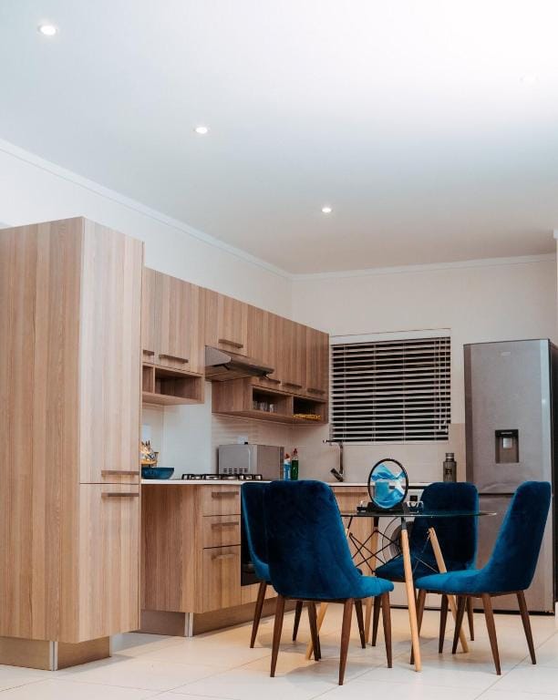 The Blue Apollo-Luxury Apartment- No Load Shedding Apartment in Sandton