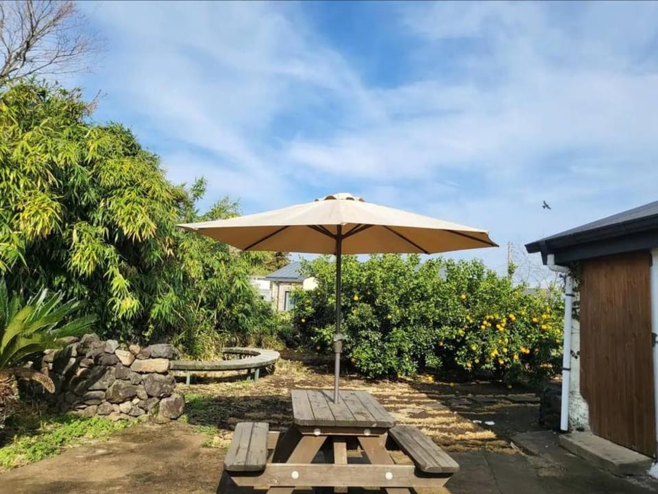 Jeju Ya Aewol Dokchae Stay Bed and Breakfast in South Korea