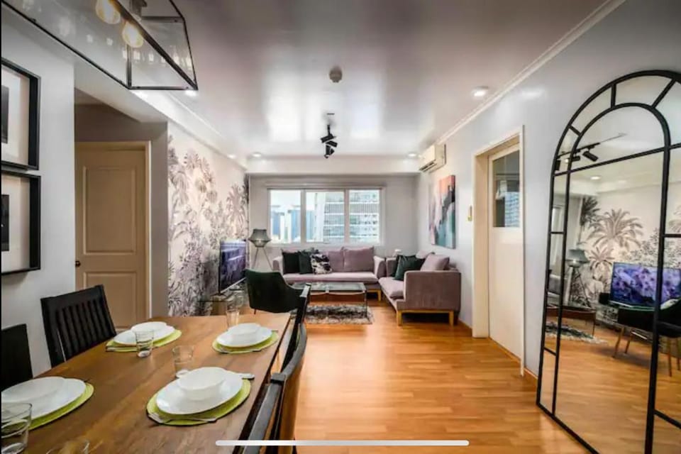 South of Market - 2BR w/ Balcony - BGC Center Apartment in Makati