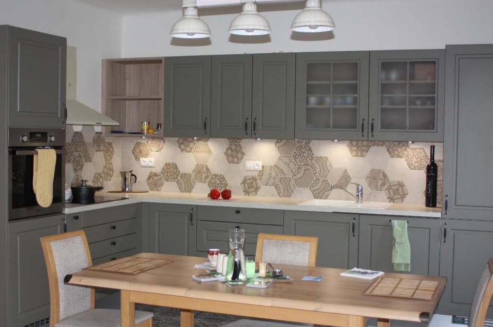Lovely And Freshly Renovated Apartment In Praha 10 Apartment in Prague