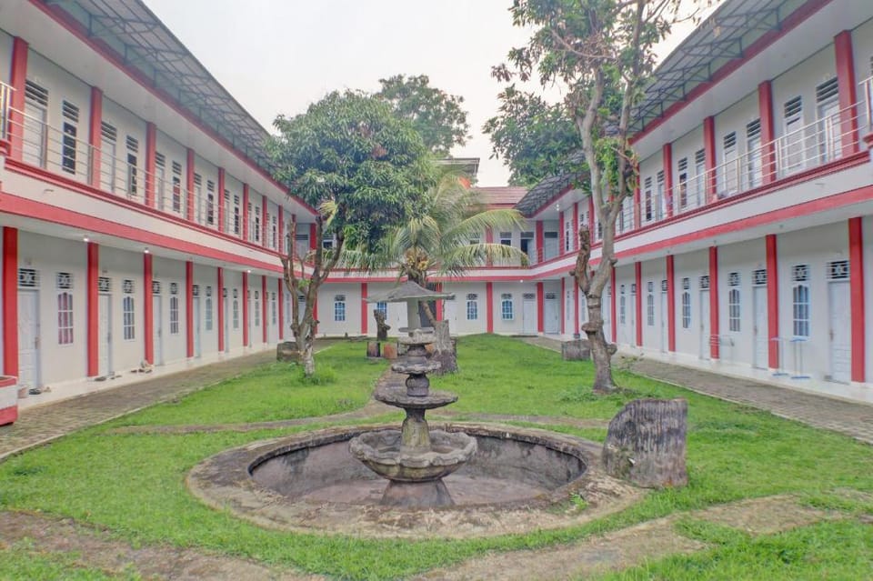 SPOT ON 92834 Wisma Dira Tiara Syariah Hotel in Indonesia