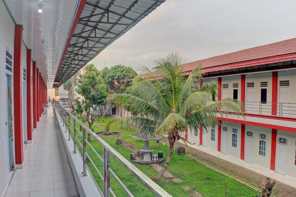 SPOT ON 92834 Wisma Dira Tiara Syariah Hotel in Indonesia