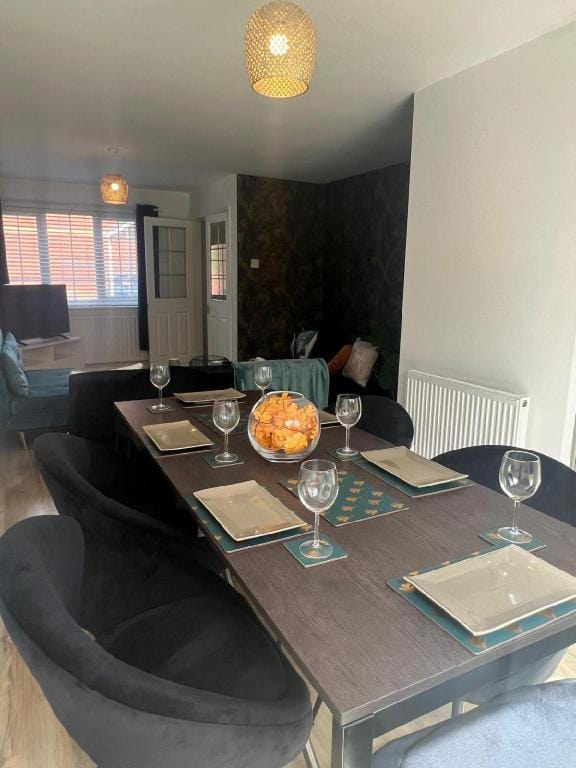 CAPRI 13 SA- Nice ’n’ New, close to Uni and M1/J23 Vacation rental in Loughborough