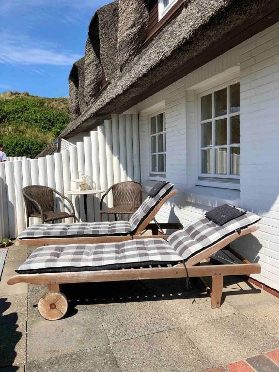 Frisch sanierte Wohnung unter Reet Rantum auf Sylt Apartment in Sylt