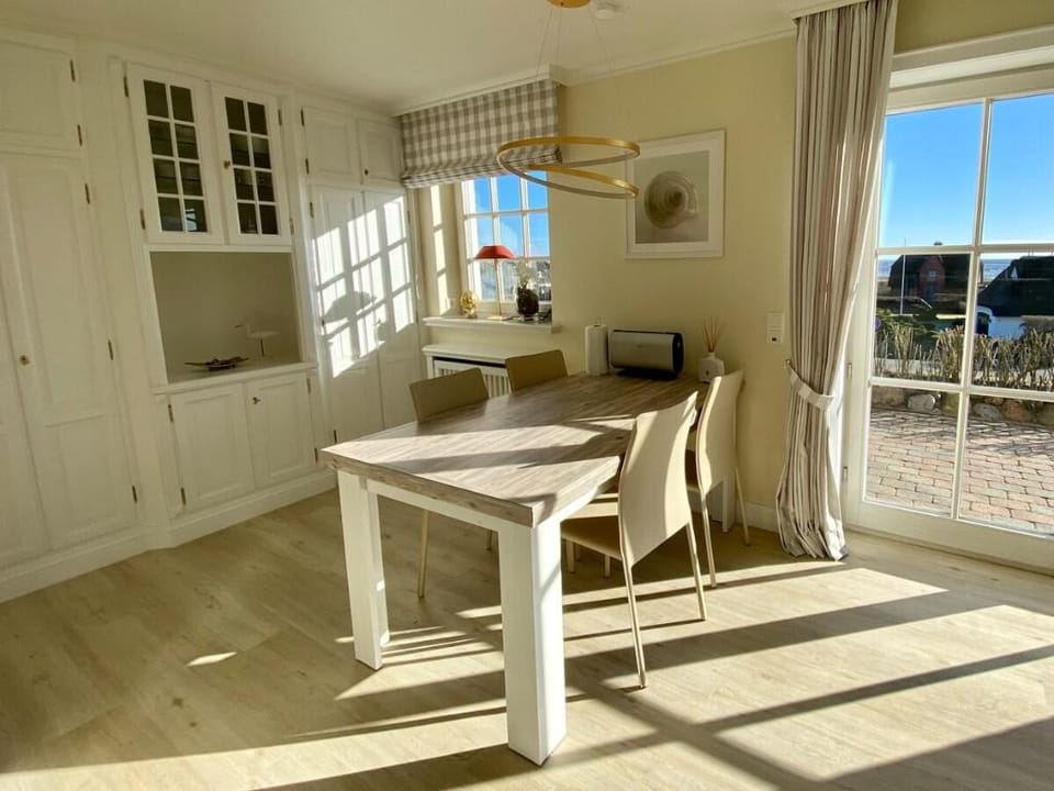 Frisch sanierte Wohnung unter Reet Rantum auf Sylt Apartment in Sylt