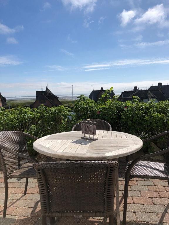 Frisch sanierte Wohnung unter Reet Rantum auf Sylt Apartment in Sylt